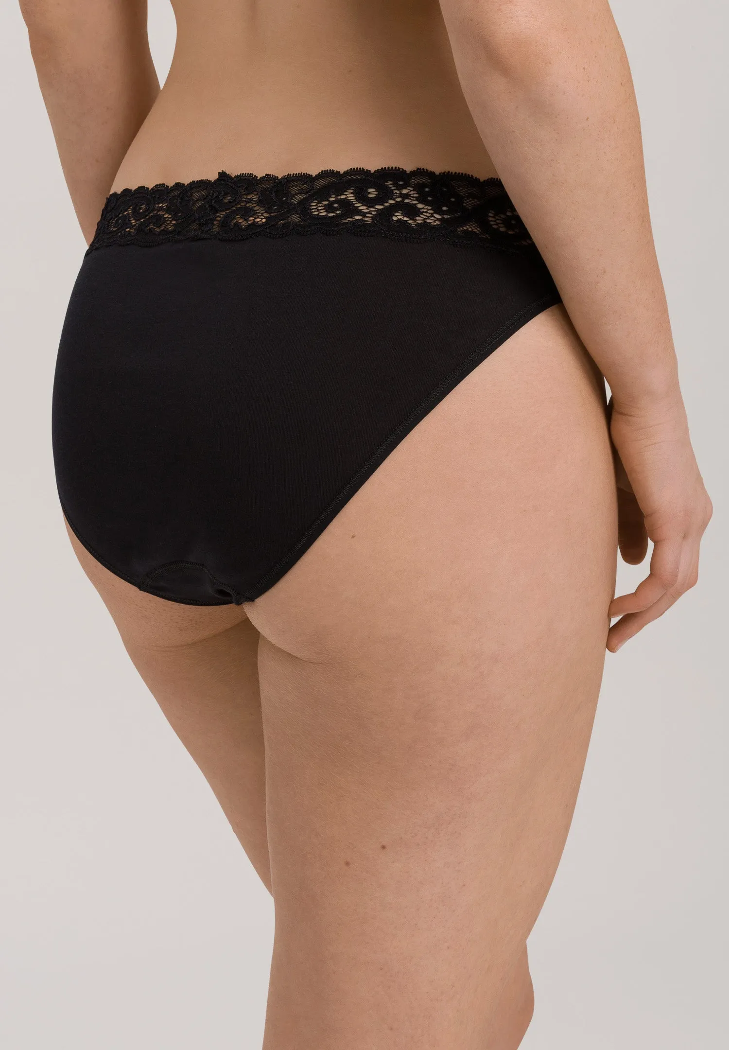 Moments Hi Cut Brief | Black 71481-019