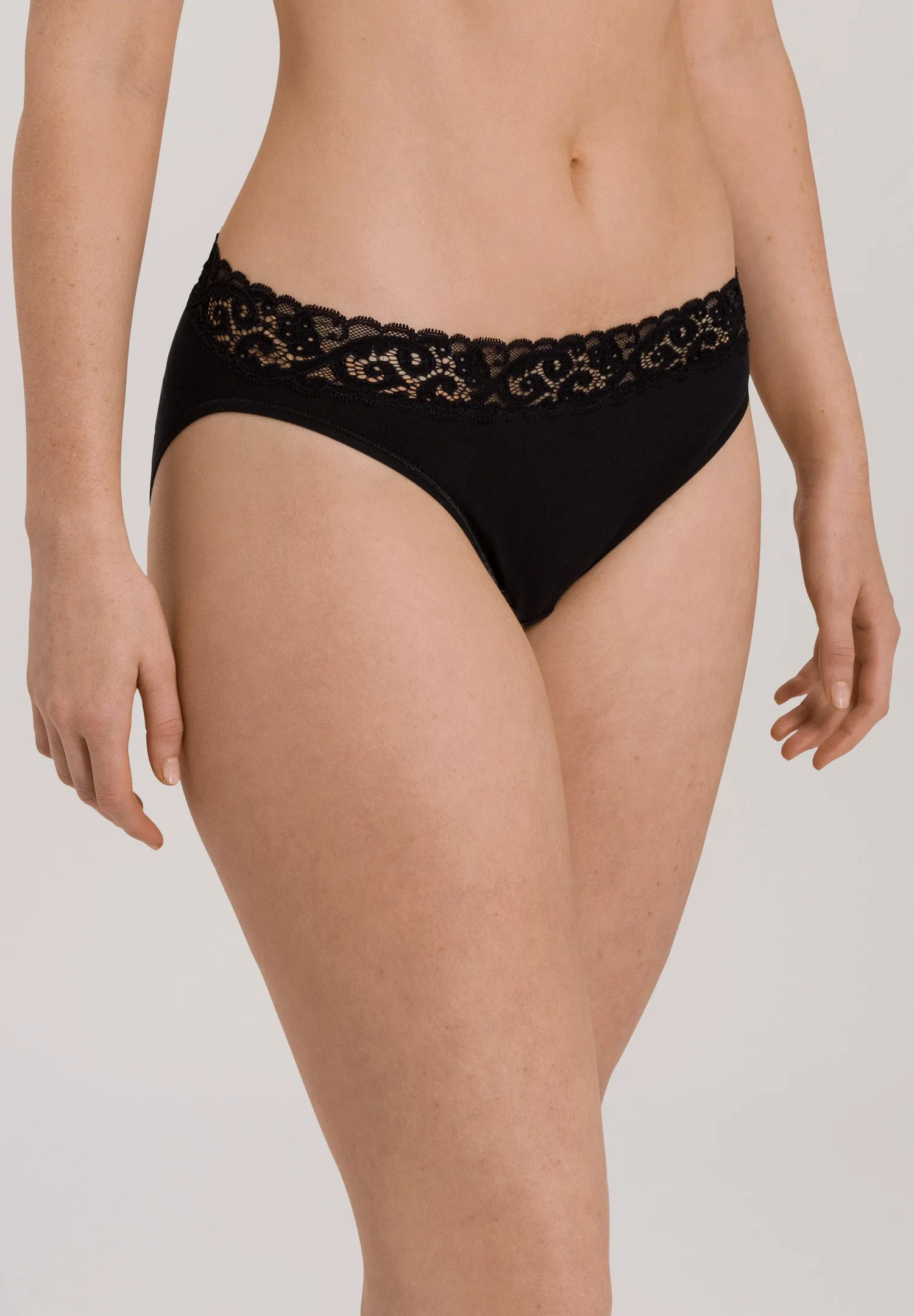 Moments Hi Cut Brief | Black 71481-019