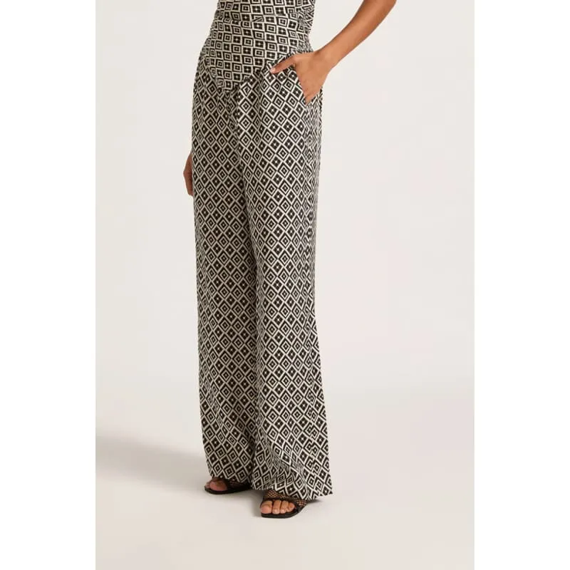 Simone Pant| Daiya